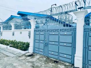Villa meublée à Brazzaville quartier diatade 3 chambres salon douches toilettes cuisine équipée Entièrement Climatisée chauffe eau - - 3