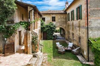 Tuscan Hamlet In Organic Wine Estate - 9