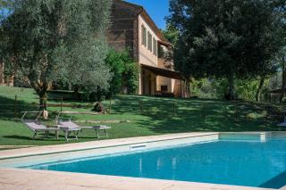 Tuscan Hamlet In Organic Wine Estate - 0
