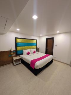 La Woods Hotel - Chennai - 8