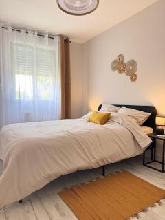 fantastic apartment 75m2 Big pool private parking top location - Le Pontet - 1
