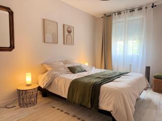fantastic apartment 75m2 Big pool private parking top location - Le Pontet - 3