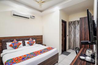FabHotel 17 Suites - Noida - 1