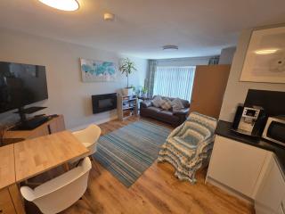 Self contained spacious apartment with parking - Ipswich - 9