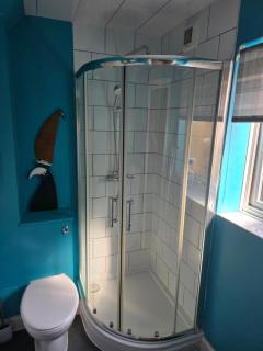 Self contained spacious apartment with parking - Ipswich - 6