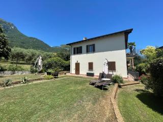 La Bolvedrina - Lake Como Villa Apartments - Garden & First Floor - 0