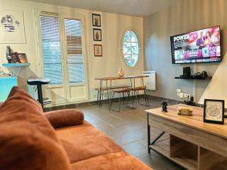Once Upon A Time - 7min From DisneyLand - Free Private Parking - Self checkIn - Balcony - Barbecue - Magny-le-Hongre - 8