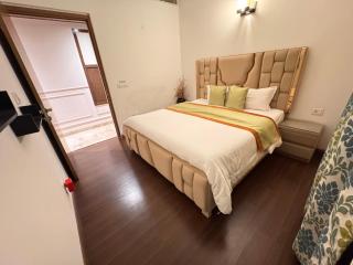 MOYDOM 2BHK APARTMENT IN NOIDA, ZERO kM DELHI - Noida - 5