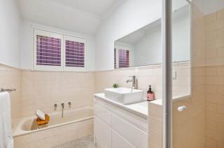 Modern Character Home in Mount Lawley Walk to Cafes Bars and Culture - Perth - 5