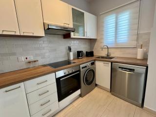 Modern two bedroom 2025- Renovated Apartment with Pool - Paphos - 5
