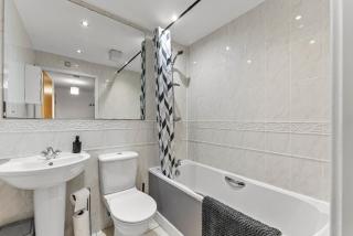 Chic York Getaway - Pool Table - Free Street Parking - York - 4