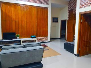 Villa Strawberry Annisa Batu Malang - Malang - 5