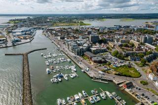 Sea Cloud - 2-bedroom House with Courtyard Garden - Poole - 4