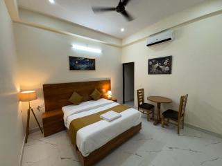 The Virtus Hotel Couple Friendly and Corporate Friendly Greater Noida - Greater Noida - 6
