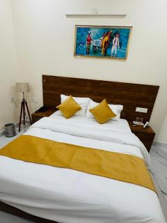 The Virtus Hotel Couple Friendly and Corporate Friendly Greater Noida - Greater Noida - 5