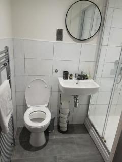 Cosy family apartment - Bradford - 5
