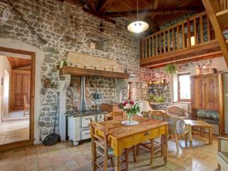 Gîte cosy et lumineux avec fourneau, terrasse, parking, proche de Montbrison, accepté animaux - FR-1-496-16 - Essertines-en-Châtelneuf - 8