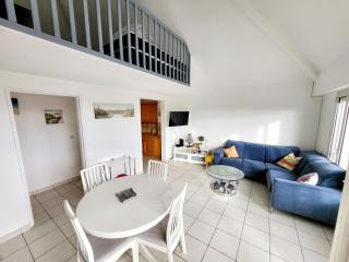Appartement T3 avec Mezzanine, Balcon et Garage au Centre des Sables-d'Olonne - FR-1-92-883 - 0