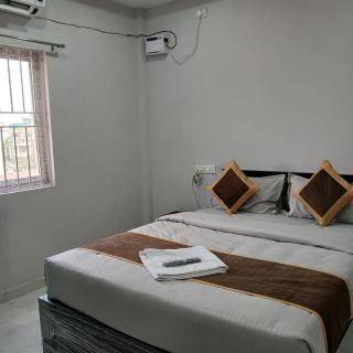 Hotel Redmoon Plaza - Bangalore - 1