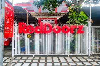 RedDoorz near Batik Tulis Celaket 2 - Malang - 2
