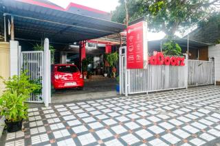 RedDoorz near Batik Tulis Celaket 2 - 1