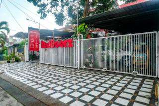 RedDoorz near Batik Tulis Celaket 2 - Malang - 4