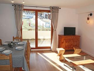 Appartement 4 pièces, 6 personnes, skis aux pieds, piscine et sauna - FR-1-322-385 - 8