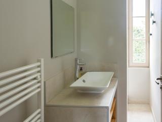 **Charmant Mas Rénové avec Piscine et Jardin au Cœur de la Provence!** - FR-1-599-17 - Saint-Étienne-du-Grès - 2
