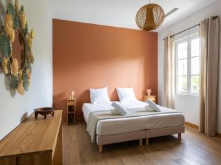 **Charmant Mas Rénové avec Piscine et Jardin au Cœur de la Provence!** - FR-1-599-17 - 1