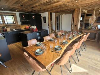 Chalet cozy à 4* avec cheminée, WiFi, et balcon proche des pistes aux Gets - FR-1-598-89 - 0