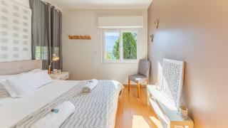 Lake house - Charming Lakeview Villa - Tresserve - 4