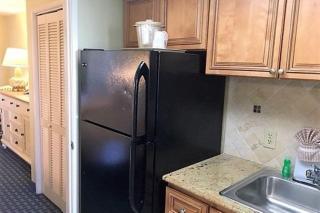 Charming Oceanfront Studio with 2 Queen Beds 11th Fl Compass Cove Pinnacle Building - Myrtle Beach - 3