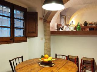 Casa de piedra del siglo XVII restaurada con encanto, para 8 personas, en Castelló d'Empúries - ES-228-96 - 2