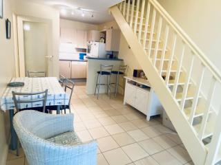 Appartement 2 pièces avec mezzanine chez plage, centre-ville et garage privé - FR-1-92-704 - 0