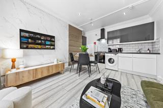 Stylish 2BR Flat Near Kensington & Westfield - London - 1
