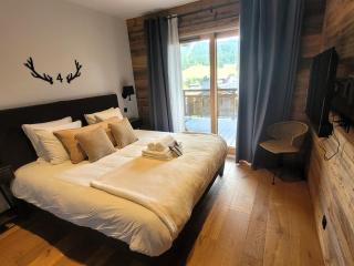 Chalet de luxe avec jacuzzi, sauna, parking et WIFI aux Gets - FR-1-598-19 - 3