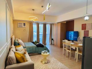 Cozy Unit near Venice Grand Canal Mall McKinley Hill Taguig - Manila - 9