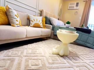 Cozy Unit near Venice Grand Canal Mall McKinley Hill Taguig - Manila - 7