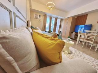 Cozy Unit near Venice Grand Canal Mall McKinley Hill Taguig - Manila - 5