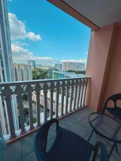 Cozy Unit near Venice Grand Canal Mall McKinley Hill Taguig - Manila - 2
