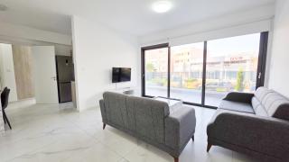 Poolside Lux Apartment - 6