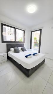 Poolside Lux Apartment - Lárnaca - 8