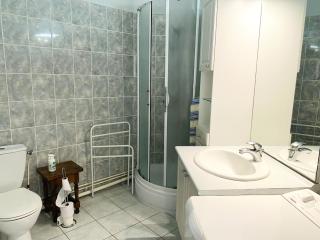 Studio face mer avec balcon – 50m plage, proximité commerces et marché - FR-1-92-607 - 2