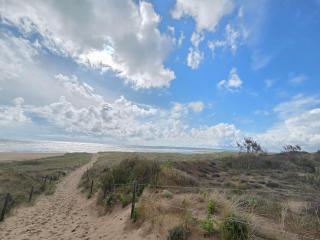 Appartement neuf 62 m², 5 couchages, à 250 m de la plage - balcon, jardin privé, et parking inclus - FR-1-364-111 - 2