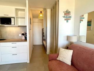 Studio Climatisé avec Coin Nuit et Piscine Proche Plage - FR-1-748-25 - 5