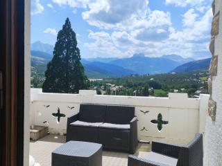Appartement 3 pièces avec terrasse et parking à Jausiers - FR-1-804-24 - 0