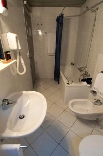 Hotel Bahnhof Haus - Chiasso - 5
