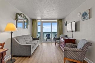 Spacious 2 bedroom Direct Ocean Front Condo, Corner Unit, Balconies HSS 5th FL - Myrtle Beach - 9