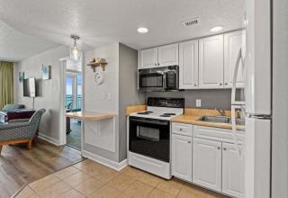 Spacious 2 bedroom Direct Ocean Front Condo, Corner Unit, Balconies HSS 5th FL - Myrtle Beach - 3