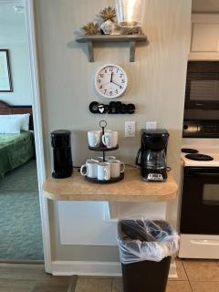 Spacious 2 bedroom Direct Ocean Front Condo, Corner Unit, Balconies HSS 5th FL - Myrtle Beach - 4